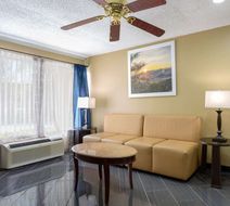 Days Inn Greensboro Airport Lobby