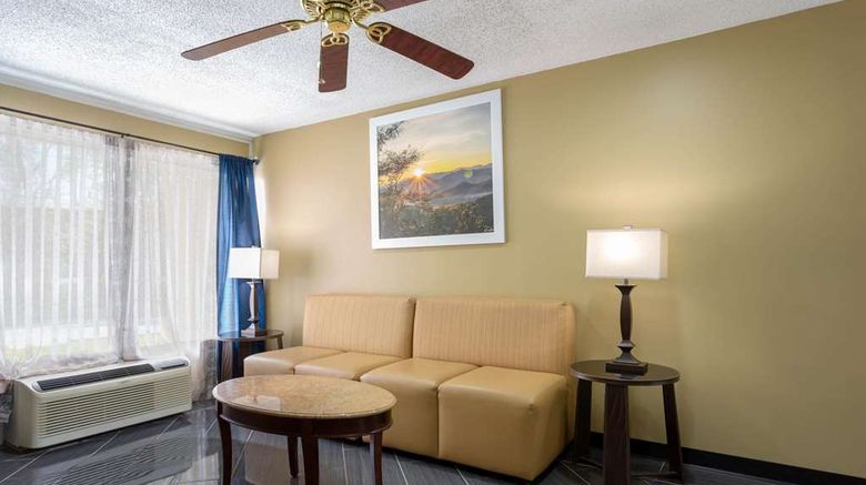 <b>Days Inn Greensboro Airport Lobby</b>. Images powered by <a href="https://iceportal.shijigroup.com/" title="IcePortal" target="_blank">IcePortal</a>.