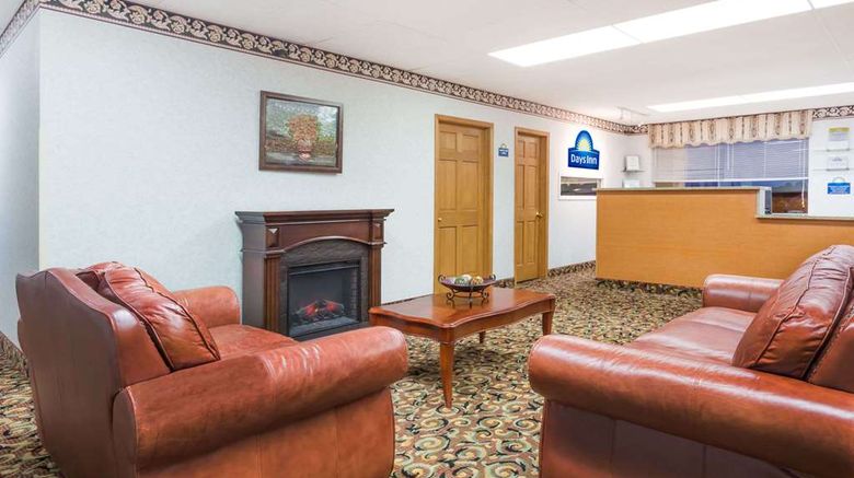 <b>Days Inn Staunton/ Mint Springs Lobby</b>. Images powered by <a href="https://iceportal.shijigroup.com/" title="IcePortal" target="_blank">IcePortal</a>.