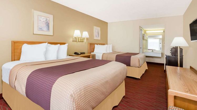 Days Inn Staunton/ Mint Springs Room