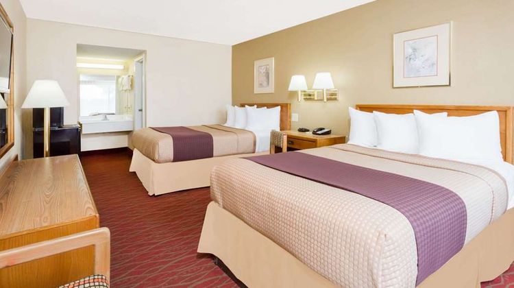 Days Inn Staunton/ Mint Springs Room