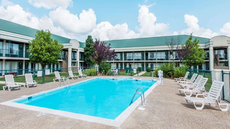 Days Inn Elizabethtown Pool