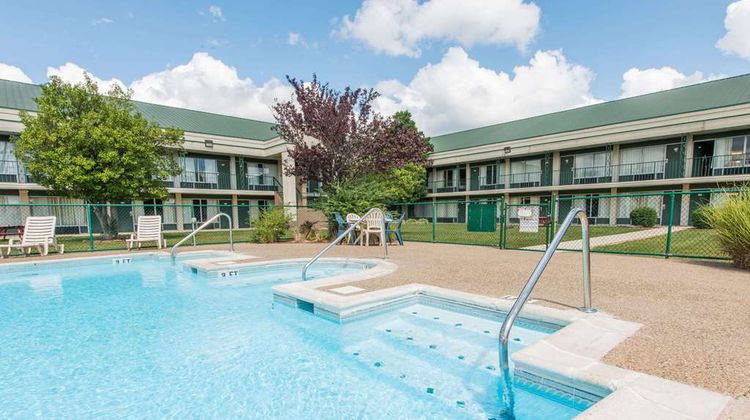 Days Inn Elizabethtown Pool