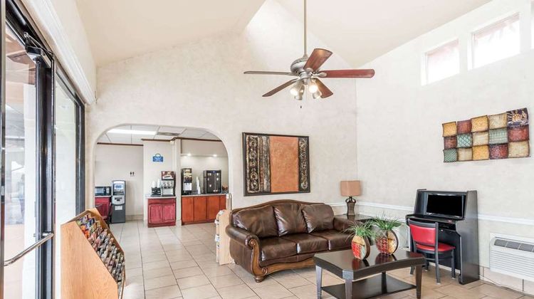 Days Inn Splashtown/ATT Center Lobby