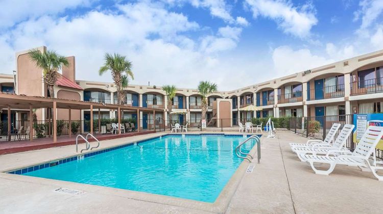 Days Inn Splashtown/ATT Center Pool
