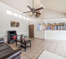Days Inn Splashtown/ATT Center Lobby