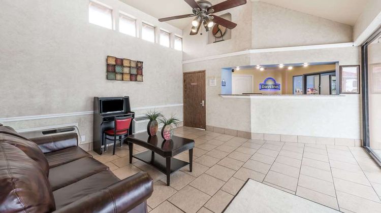 Days Inn Splashtown/ATT Center Lobby