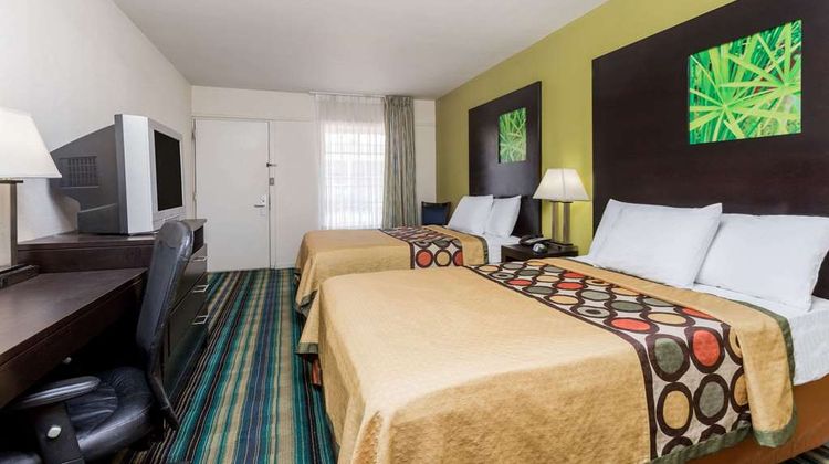 Super 8 Augusta Room