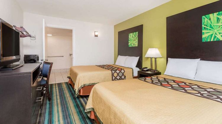 Super 8 Augusta Room