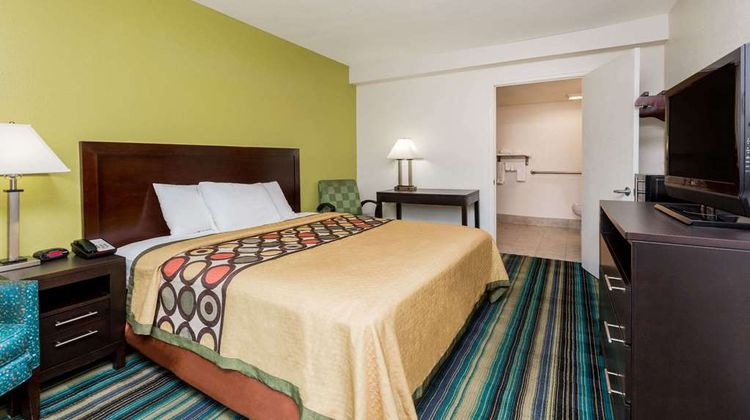 Super 8 Augusta Room