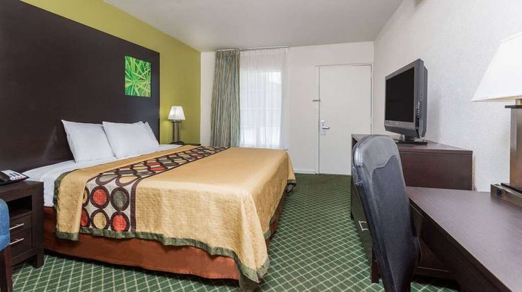 Super 8 Augusta Room