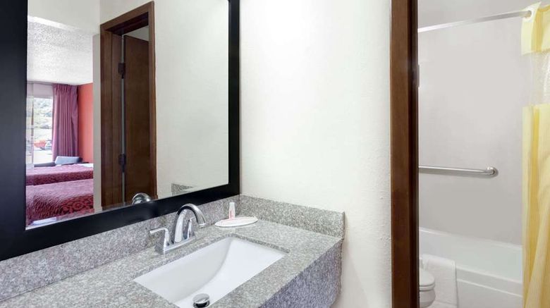 <b>Days Inn by Wyndham Cullman Room</b>. Images powered by <a href="https://iceportal.shijigroup.com/" title="IcePortal" target="_blank">IcePortal</a>.