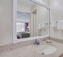 Days Inn Asheville West Room