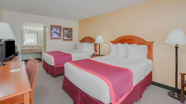 Days Inn Asheville West Room