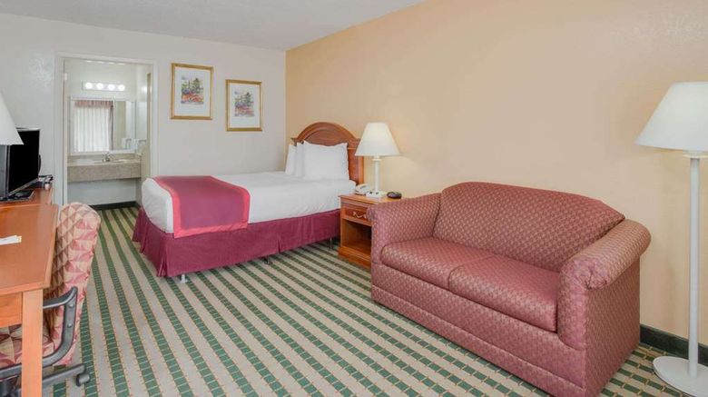 <b>Days Inn Asheville West Room</b>. Images powered by <a href="https://iceportal.shijigroup.com/" title="IcePortal" target="_blank">IcePortal</a>.