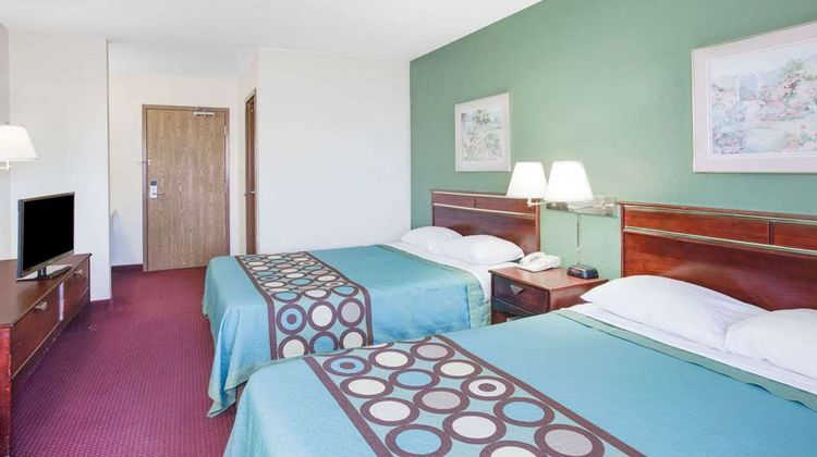 Super 8 Kennett Room