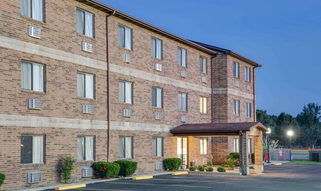 Super 8 Kennett Exterior