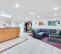 Super 8 Kennett Lobby