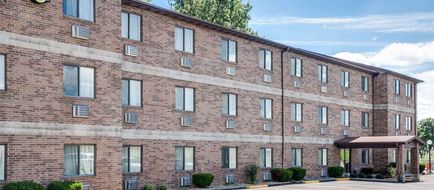 Super 8 Kennett Exterior
