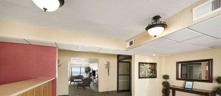 Days Inn Daytona Oceanfront Lobby