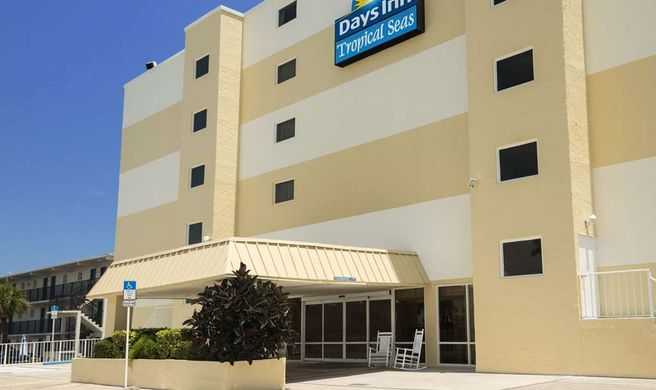 Days Inn Daytona Oceanfront Exterior