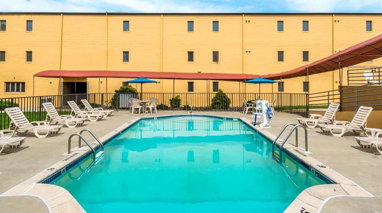 Days Inn Vineland Pool