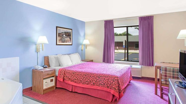 Days Inn Madison Northeast Suite
