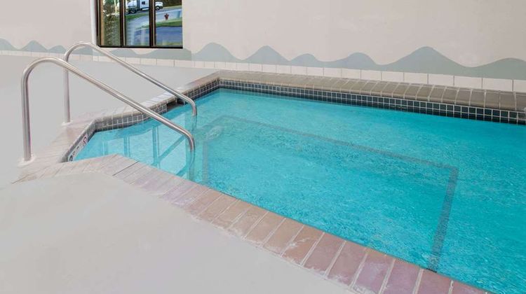 Days Inn Madison Northeast Pool