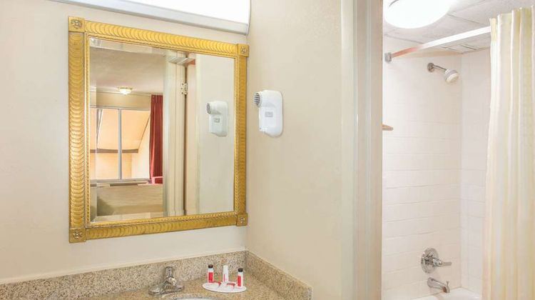 Days Inn Blytheville Room