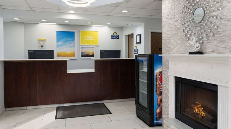 <b>Days Inn Weldon Roanoke Rapids Lobby</b>. Images powered by <a href="https://iceportal.shijigroup.com/" title="IcePortal" target="_blank">IcePortal</a>.