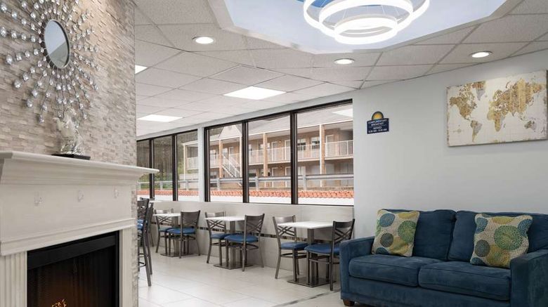 <b>Days Inn Weldon Roanoke Rapids Lobby</b>. Images powered by <a href="https://iceportal.shijigroup.com/" title="IcePortal" target="_blank">IcePortal</a>.