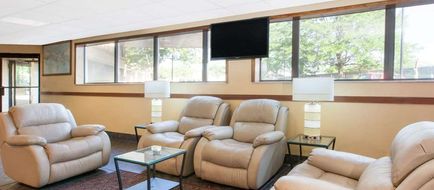Days Inn & Suites Madison Heights MI Lobby