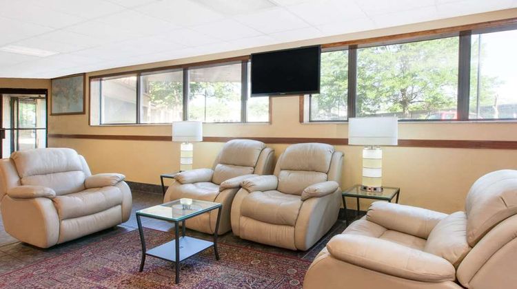 Days Inn & Suites Madison Heights MI Lobby