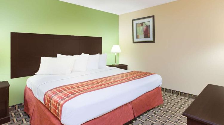 Days Inn & Suites Madison Heights MI Suite