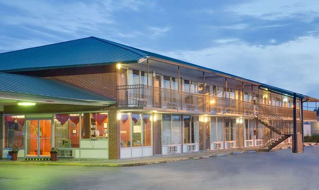 Days Inn Newport Exterior