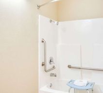Days Inn Newport Room