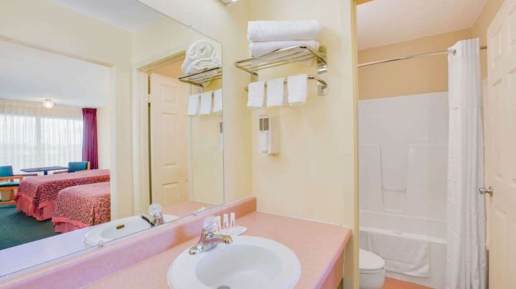 Days Inn Newport Room