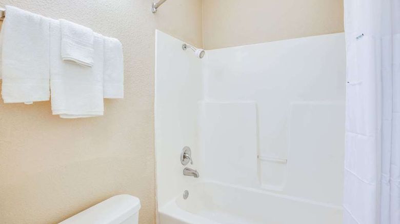 <b>Days Inn Newport Room</b>. Images powered by <a href="https://iceportal.shijigroup.com/" title="IcePortal" target="_blank">IcePortal</a>.