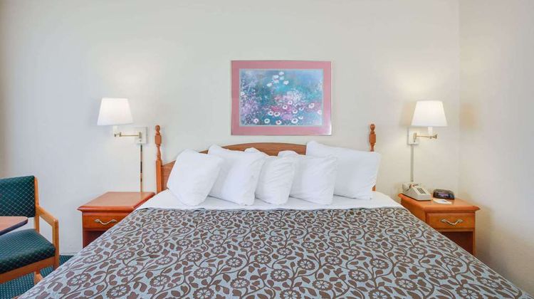 Days Inn Newport Room