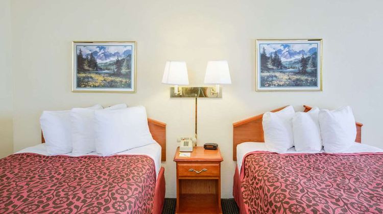Days Inn Newport Room