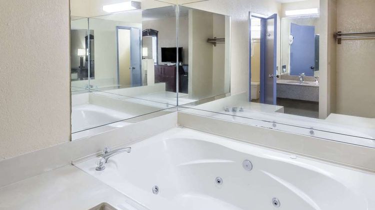 Days Inn Walterboro Room