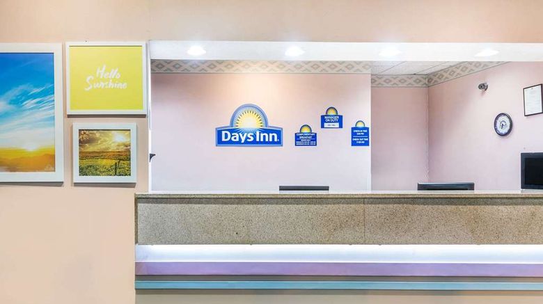 <b>Days Inn Walterboro Lobby</b>. Images powered by <a href="https://iceportal.shijigroup.com/" title="IcePortal" target="_blank">IcePortal</a>.