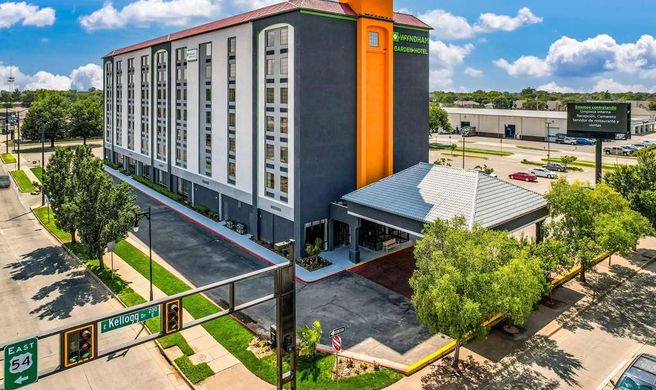 Wyndham Garden Wichita Downtown Exterior