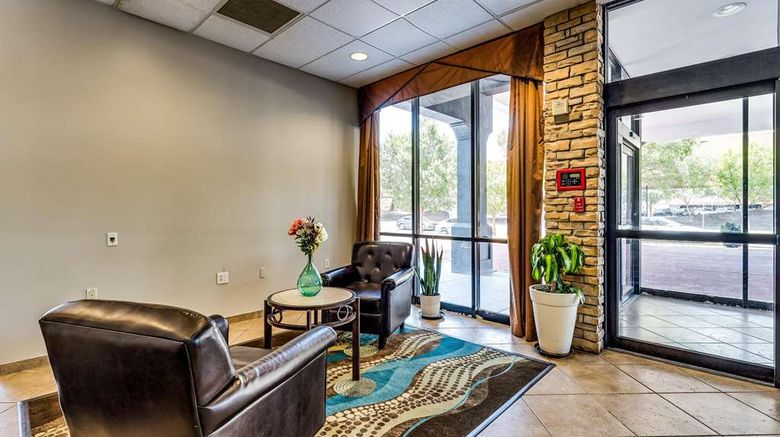 <b>Wyndham Garden Wichita Downtown Lobby</b>. Images powered by <a href="https://iceportal.shijigroup.com/" title="IcePortal" target="_blank">IcePortal</a>.