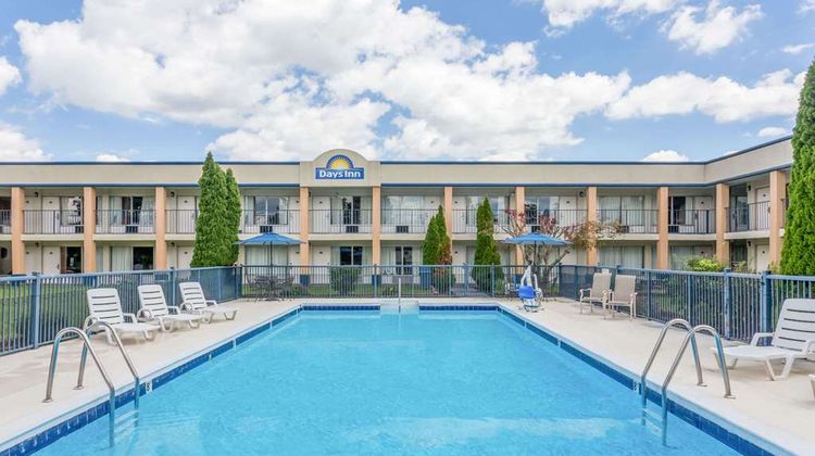 Days Inn Christiansburg Pool