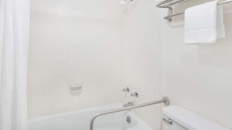Days Inn Christiansburg Room