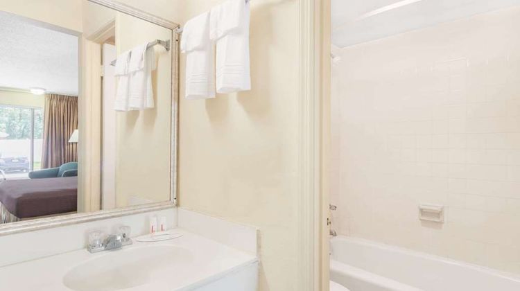 Days Inn Christiansburg Room