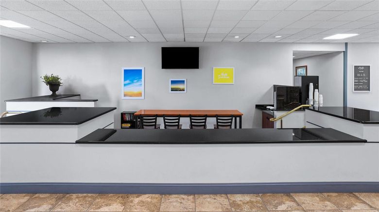 <b>Days Inn Gettysburg Lobby</b>. Images powered by <a href="https://iceportal.shijigroup.com/" title="IcePortal" target="_blank">IcePortal</a>.
