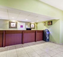 Days Inn Windsor Locks Bradley Intl Arpt Lobby