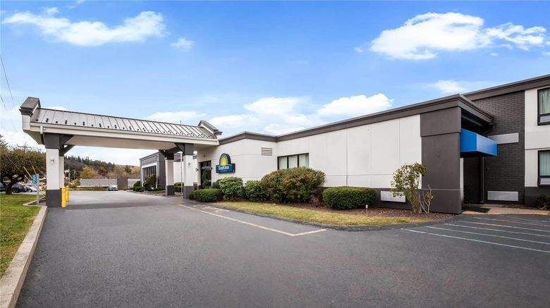 <b>Days Inn Liberty Exterior</b>. Images powered by <a href="https://iceportal.shijigroup.com/" title="IcePortal" target="_blank">IcePortal</a>.
